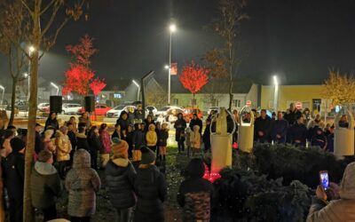 Paljenje prve adventske svijeće u Čepinu